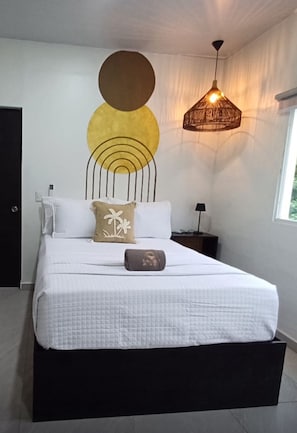 4 bedrooms, iron/ironing board, internet, bed sheets