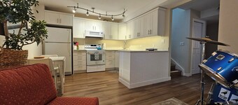 Cozy and Private Suite just 20 minutes from Banff!