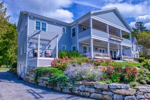 Exterior - Perfectly located retreat with grill, fireplace, & chef's kitchen - water views (Boothbay Harbor)