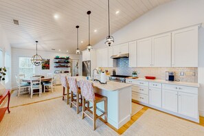 Fridge, microwave, oven, stovetop - Perfectly located retreat with grill, fireplace, & chef's kitchen - water views (Boothbay Harbor)