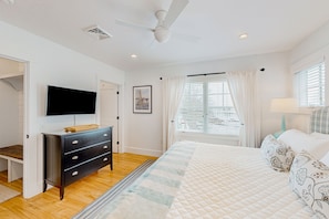 3 bedrooms, iron/ironing board, Internet, bed sheets