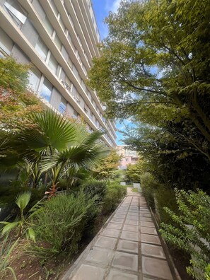 Property grounds - Bright, spacious and modern (Providencia)