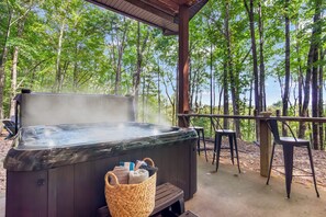 Outdoor spa tub - Epic Mountain Cabin • Game Rm • Hot Tub • Views • Sleeps 16 • Pets • Mins to BR (Blue Ridge)