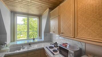 Réfrigérateur, plaque de cuisson, cafetiÚre/bouilloire