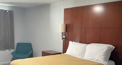 Enjoyable hotel with AC in charming St. Marys