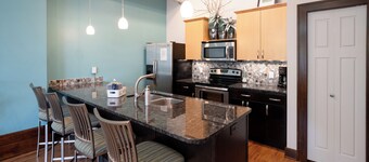 Downtown Holland Loft  The "Erie"| 1BR, Walking Distance to Breweries & Dining