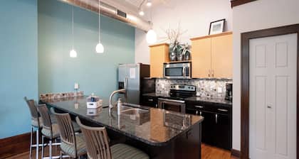 Downtown Holland Loft The "Erie"| 1BR, Walking Distance to Breweries & Dining