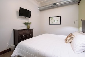 1 bedroom, iron/ironing board, internet, bed sheets