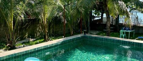 Kolam renang terbuka