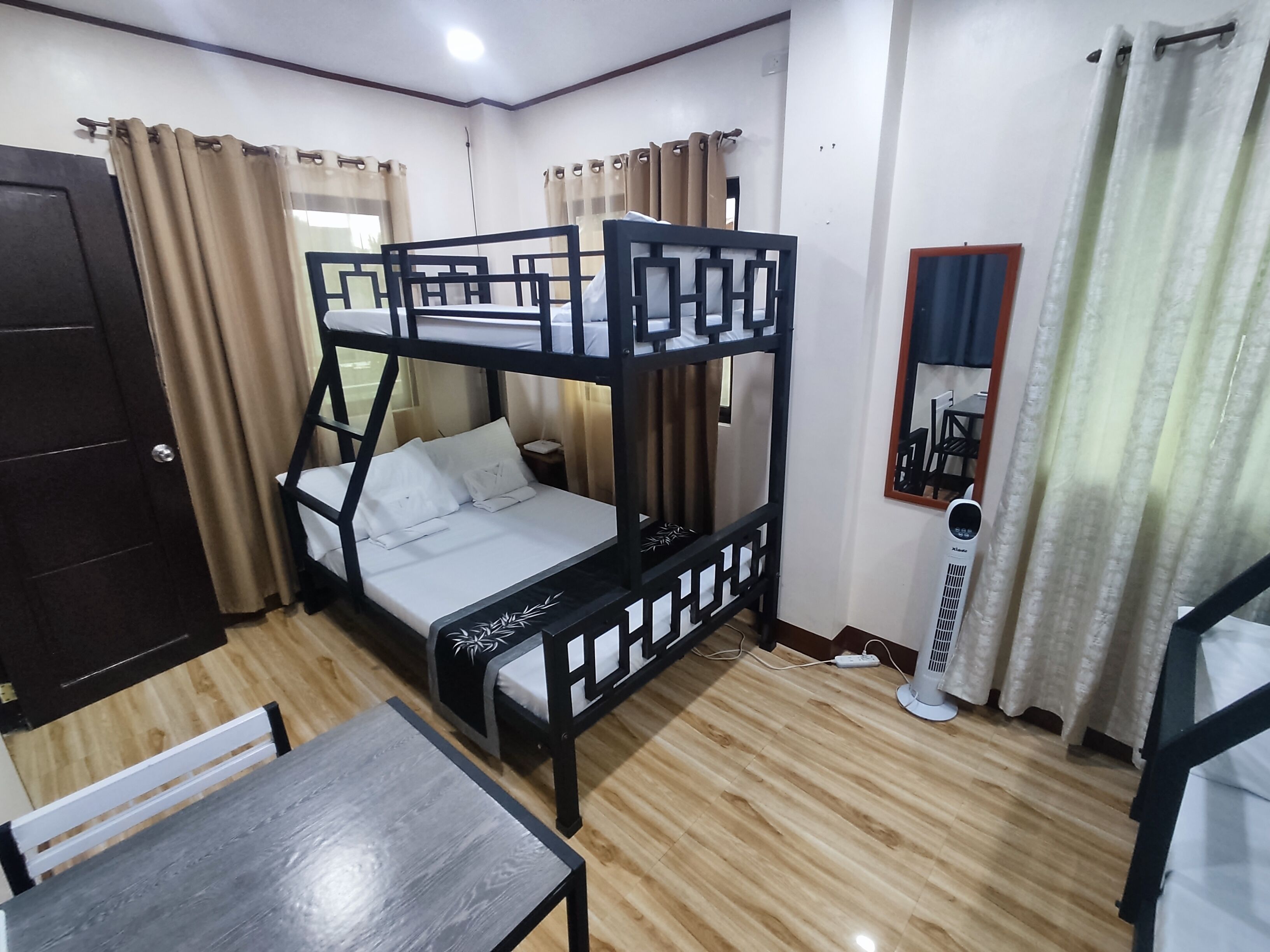 Laptop workspace, free WiFi, bed sheets