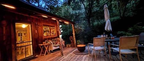 تناول الطعام بالخارج