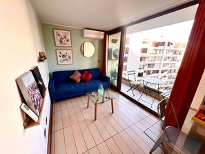 TV - Comfortable, equipped stay in a prime area (Las Condes)