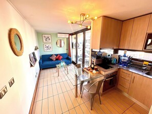 Fridge, microwave, oven, coffee/tea maker - Comfortable, equipped stay in a prime area (Las Condes)