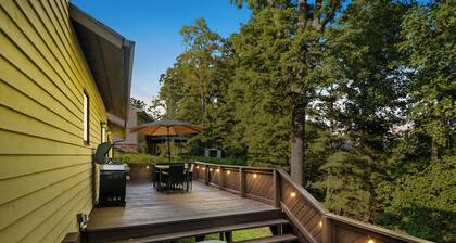 Summersville 3-Bedroom Retreat with Hot Tub, Game Room and Spacious Outdoor Deck