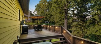 Summersville 3-Bedroom Retreat with Hot Tub, Game Room and Spacious Outdoor Deck