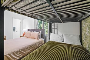 3 chambres, fer et planche à repasser, Wi-Fi, draps fournis