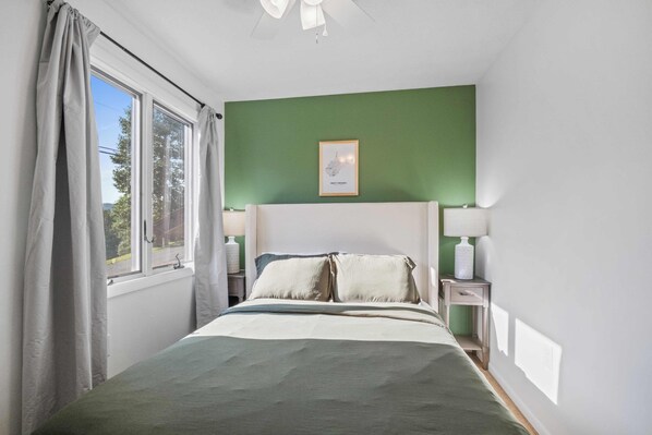 3 chambres, fer et planche à repasser, Wi-Fi, draps fournis