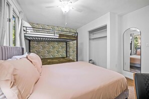 3 室のベッドルーム、アイロン / アイロン台、WiFi、ベッドシーツ