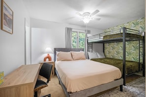 3 bedrooms, iron/ironing board, WiFi, bed sheets