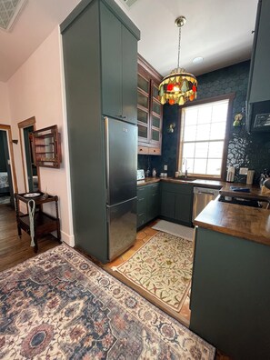 Mikroaaltouuni, uuni, liesi, astianpesukone