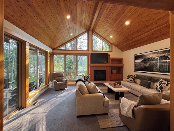 Smart-tv, eldstad och tv-spel