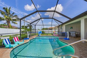 A heated pool - Sun, Fun & Relaxation Await with Heated Pool, Lanai & Spacious Comfort – K La Vie - Roelens (Cape Coral)