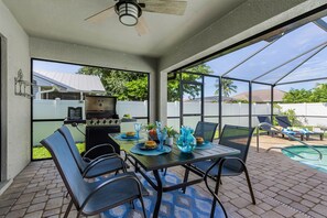 Outdoor dining - Sun, Fun & Relaxation Await with Heated Pool, Lanai & Spacious Comfort – K La Vie - Roelens (Cape Coral)