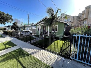 Exterior - Homely Two Bedroom Bungalow. (Inglewood)