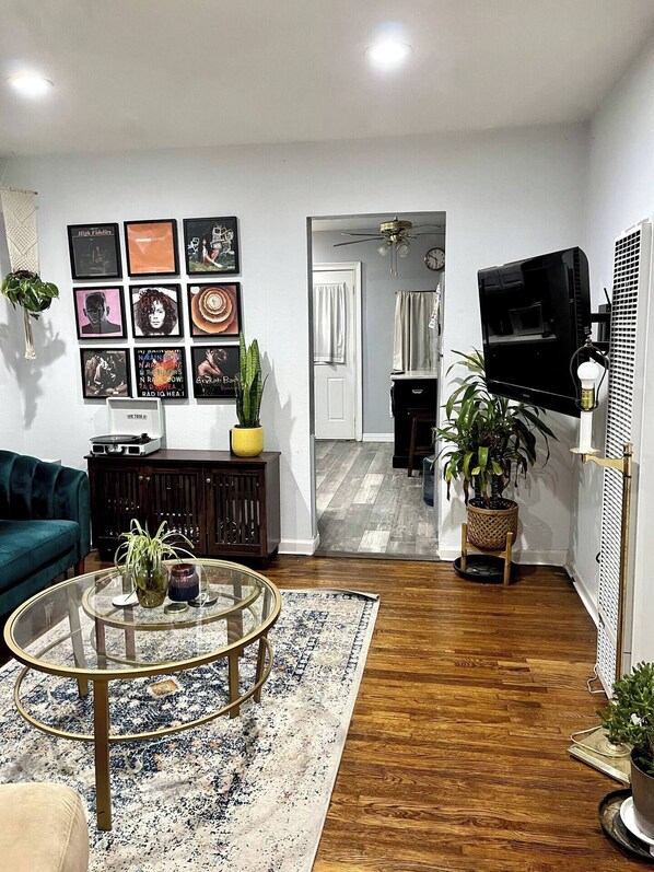 Interior - Homely Two Bedroom Bungalow. (Inglewood)