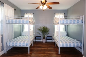3 bedrooms, iron/ironing board, WiFi, bed sheets