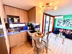 Fridge, microwave, oven, coffee/tea maker