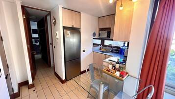 Réfrigérateur, micro-ondes, four, cafetière/bouilloire