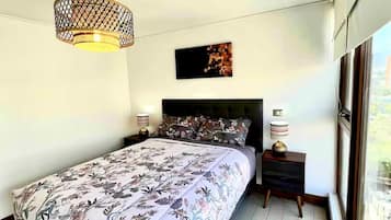 1 slaapkamer, een strijkplank/strijkijzer, internet, beddengoed