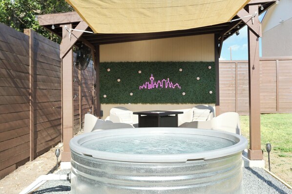 Bain à remous extérieur