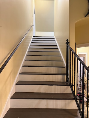 Interior - The Golden Hideaway (Jonesboro)
