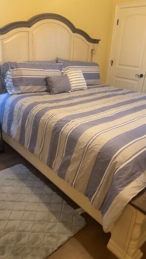 3 chambres, fer et planche à repasser, Wi-Fi, draps fournis