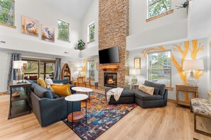 Smart TV, fireplace