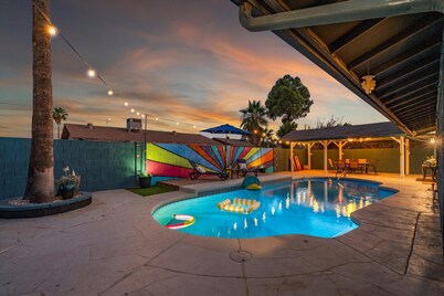 NEW Private Pool Oasis with 2 car garage-Family Friendly Home