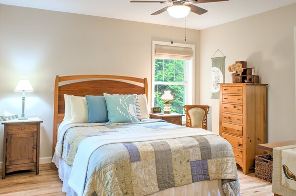 3 habitaciones, tabla de planchar con plancha y cuna de viaje 