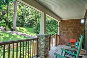 Terrace/patio - Birdsong Bungalow Mid-Term 3BR | Certified Green | East Asheville (Asheville)