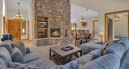 Charming, Hot Tub, SHARC, A/C