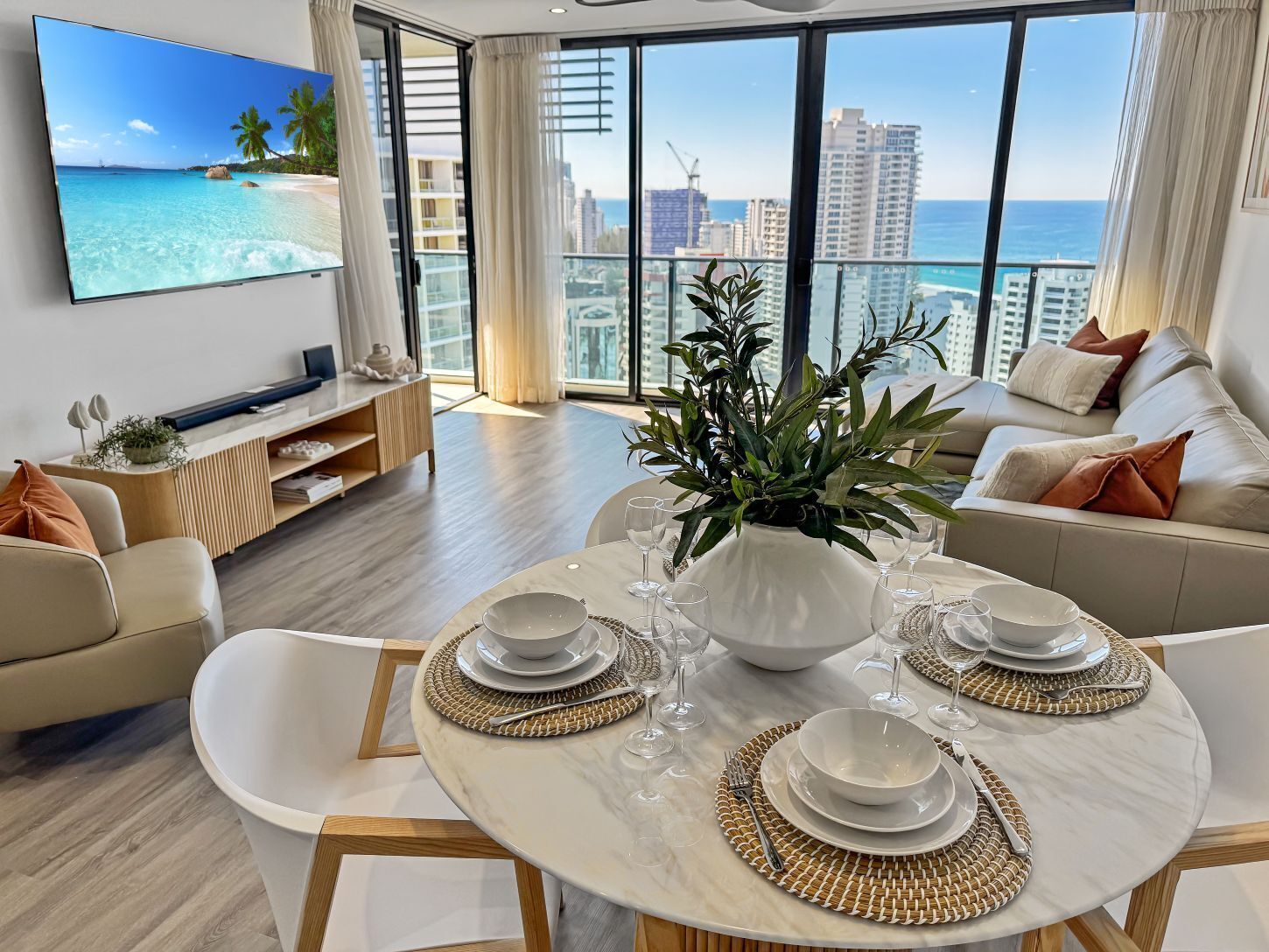 Smart TV, books, stereo