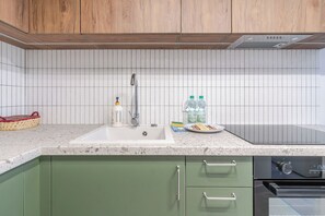 Réfrigérateur, four, plaque de cuisson, lave-vaisselle