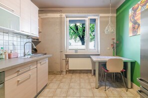 Fridge, oven, stovetop, toaster