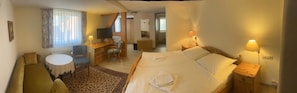 In-room safe, desk, free WiFi