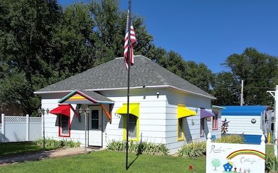  Cozy, Family Friendly getaway, Great place to relax and escape every day life.