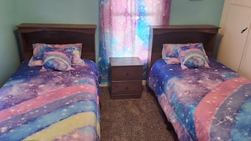 2 habitaciones, tabla de planchar con plancha y cuna de viaje