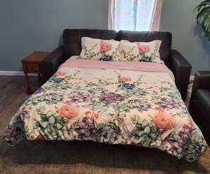 2 soverom, strykejern/-brett, reiseseng for barn og wi-fi (inkludert)