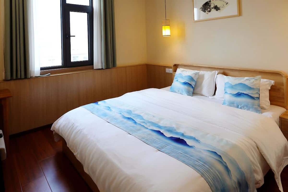 經典雙人房 | 羽絨被、筆電工作空間、遮光布/窗簾、免費無線上網