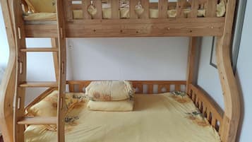 家庭房 | 羽绒被、笔记本电脑工作区、遮光窗帘、免费 WiFi